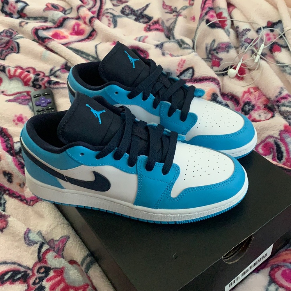 Air Jordan 1 Low GS “UNC”